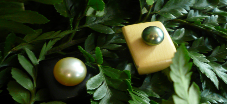 Cultured pearls set on wood rings