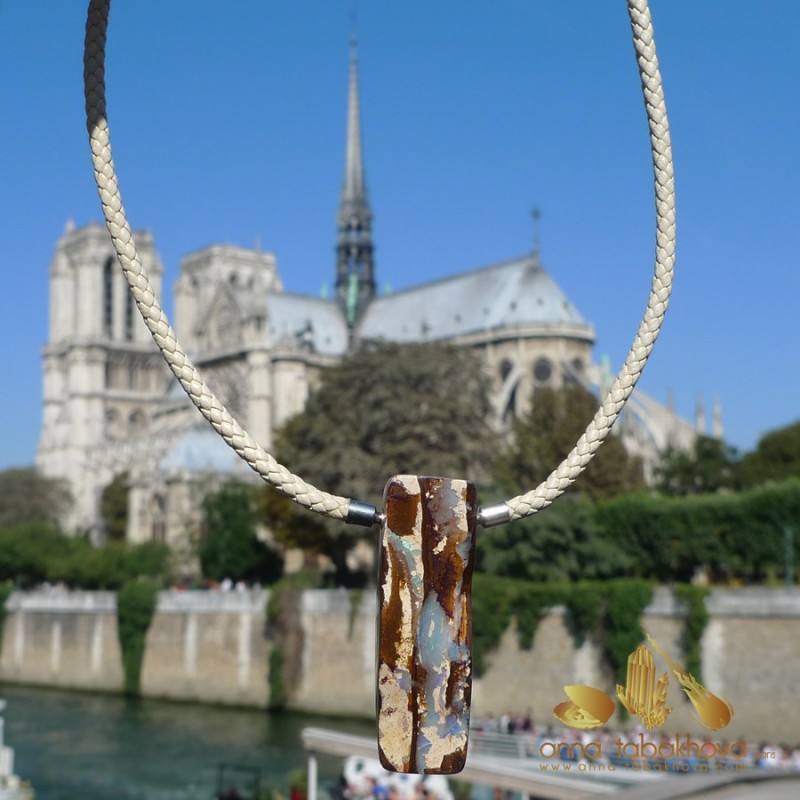 Opal InterChangeable Clasp under daylight in Paris .