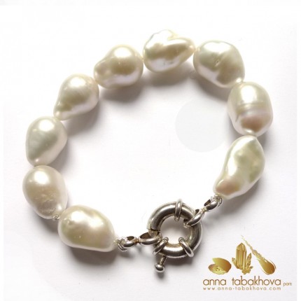 Bracelet matched to white pearl necklace