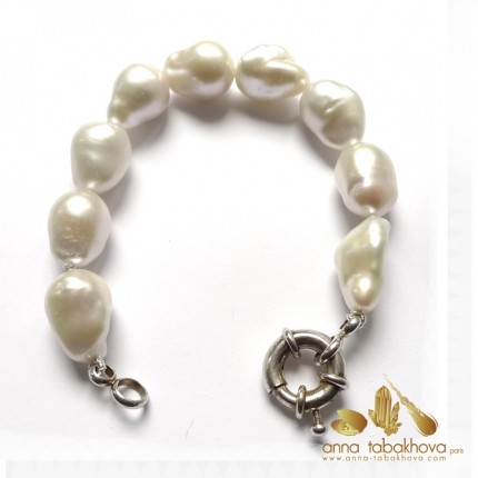 Bracelet matched to white pearl necklace