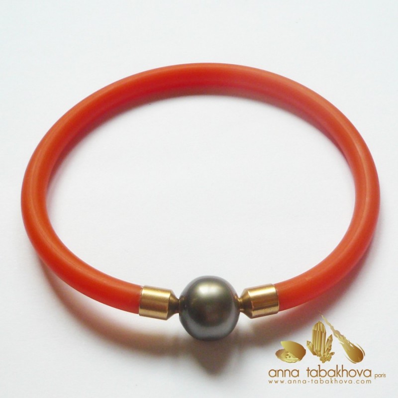 5 mm InterChangeable Orange Rubber Bracelet with a Tahiti pearl clasp (sold separatly)